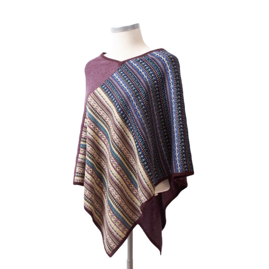 Wunderschöner Poncho aus Alpakawolle mit aufwendigem Jacquard-Strick - Mein-Alpaka-Shop.de